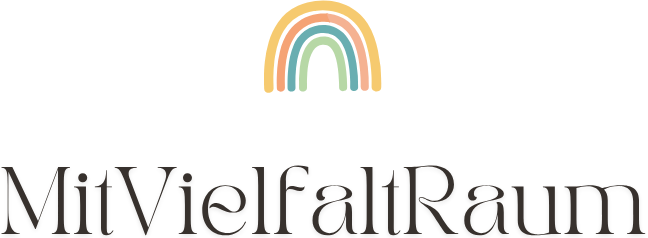 Logo MitVielfaltRaum: pastellfarbener Regenbogen über dem Schriftzug